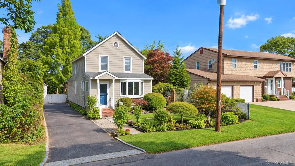 16 Grove Street Lindenhurst, NY 11757