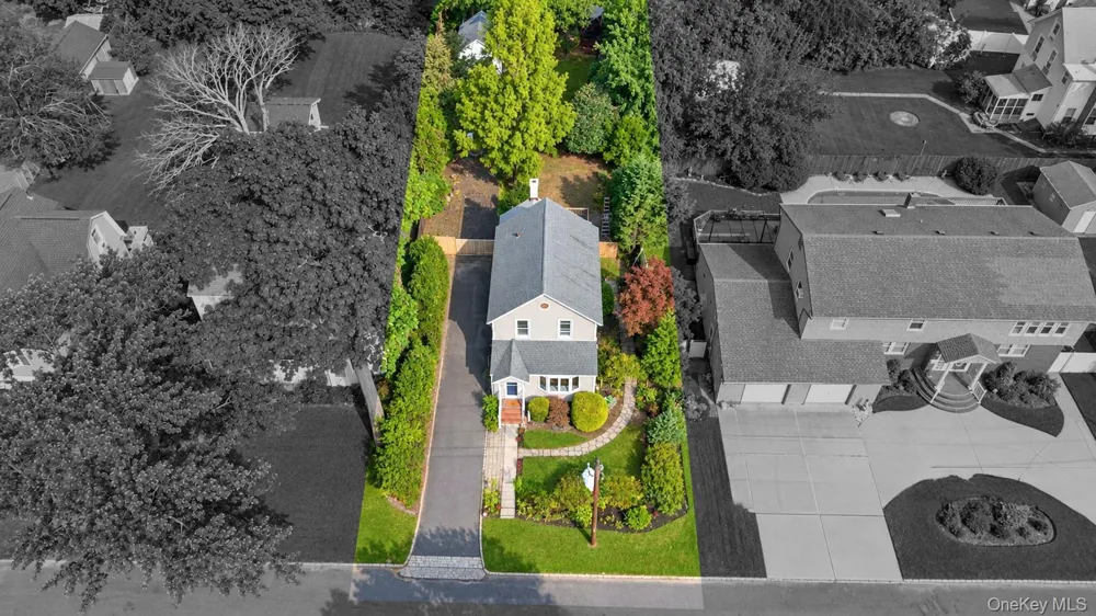 16 Grove Street Lindenhurst, NY 11757