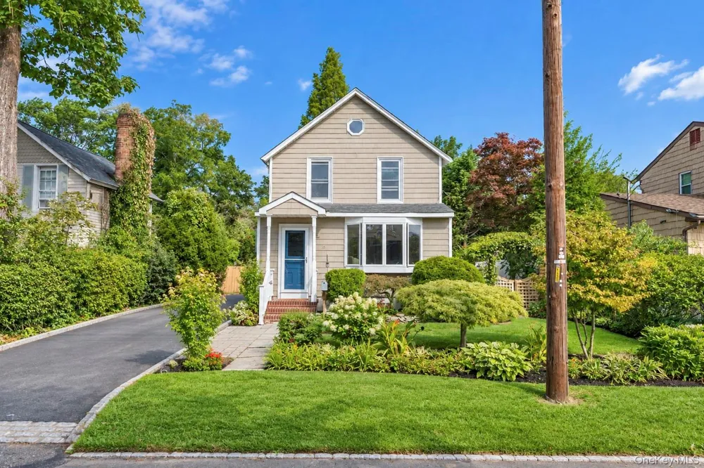 16 Grove Street Lindenhurst, NY 11757
