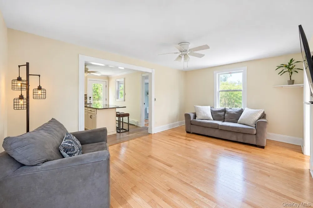 16 Grove Street Lindenhurst, NY 11757