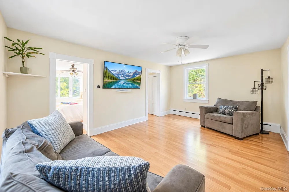 16 Grove Street Lindenhurst, NY 11757