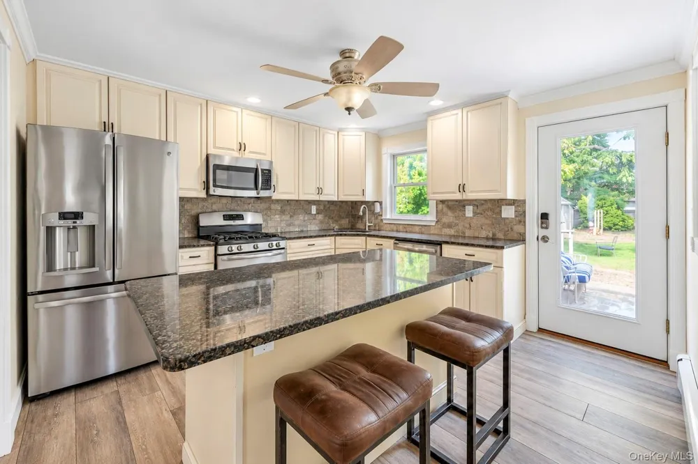 16 Grove Street Lindenhurst, NY 11757