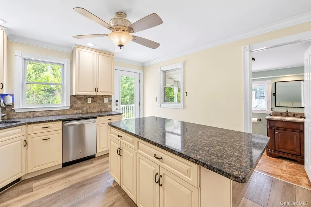 16 Grove Street Lindenhurst, NY 11757