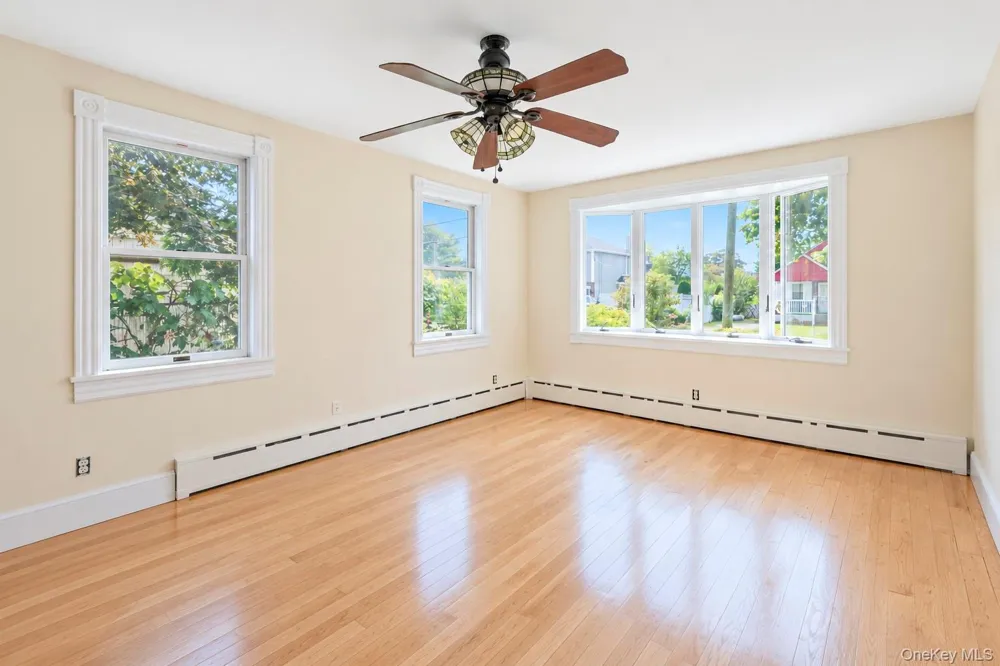 16 Grove Street Lindenhurst, NY 11757