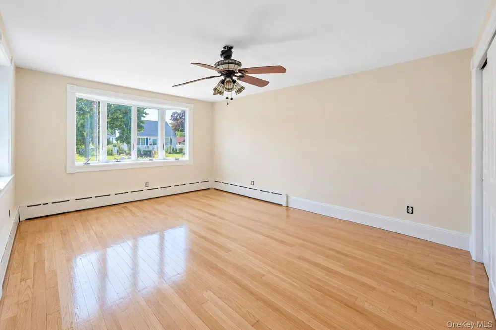 16 Grove Street Lindenhurst, NY 11757