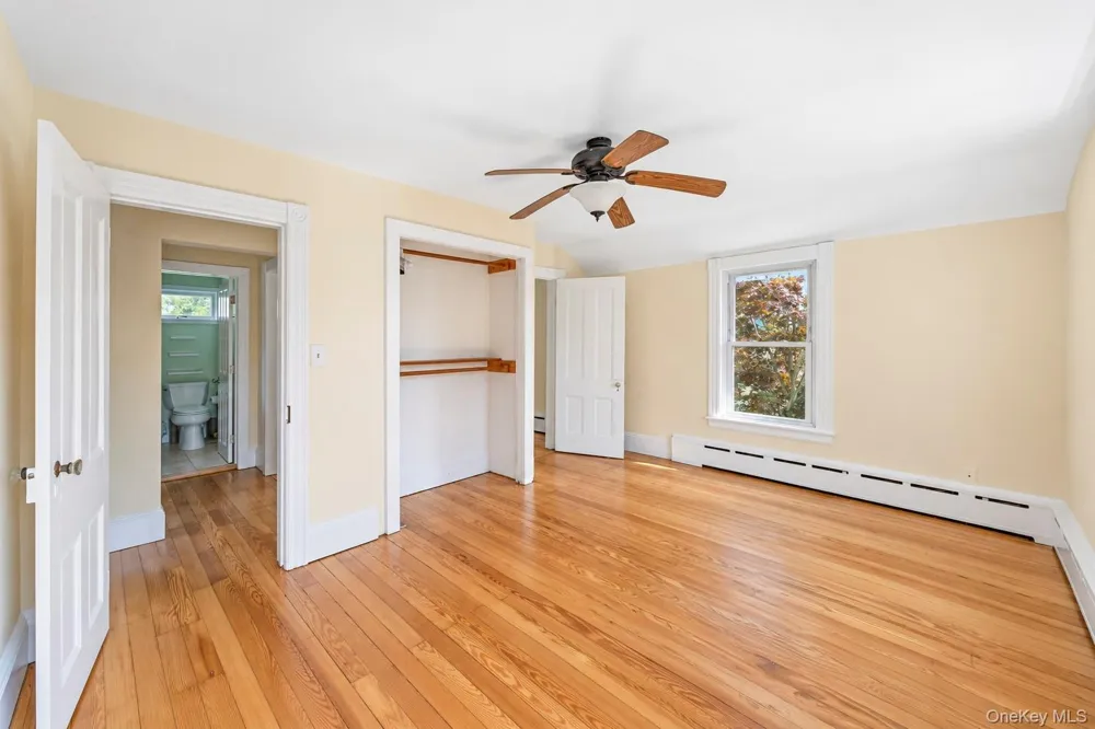 16 Grove Street Lindenhurst, NY 11757