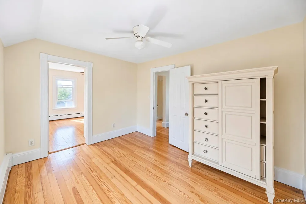 16 Grove Street Lindenhurst, NY 11757