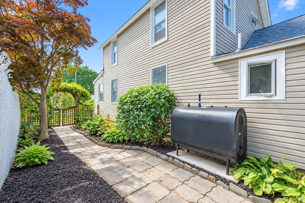 16 Grove Street Lindenhurst, NY 11757