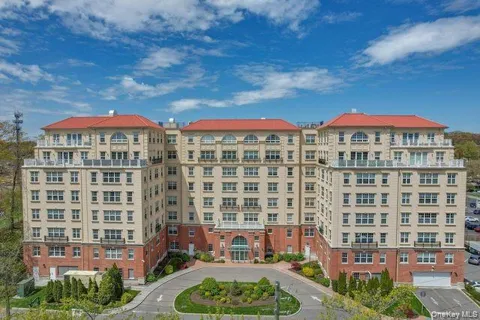 10 Byron Place #310