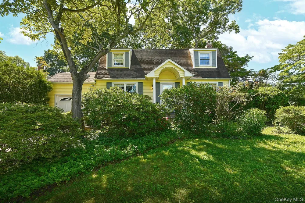 20 Brook Lane Smithtown, NY 11787