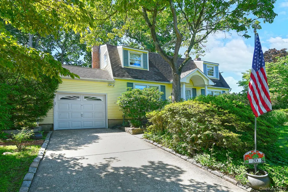 20 Brook Lane Smithtown, NY 11787