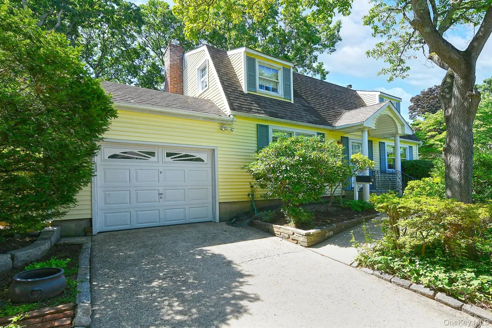 20 Brook Lane Smithtown, NY 11787