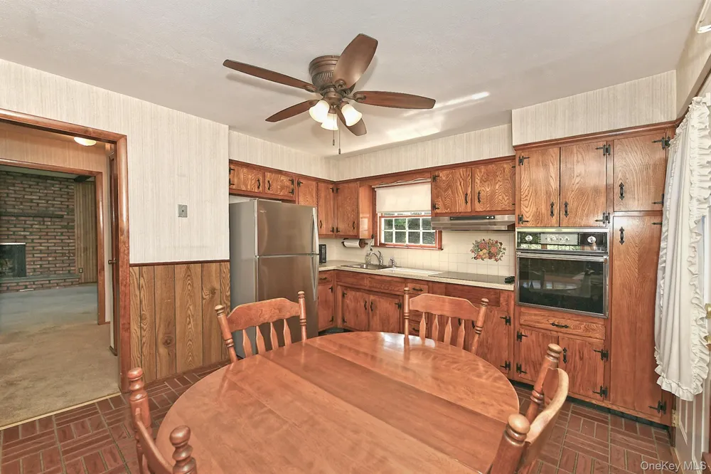 20 Brook Lane Smithtown, NY 11787