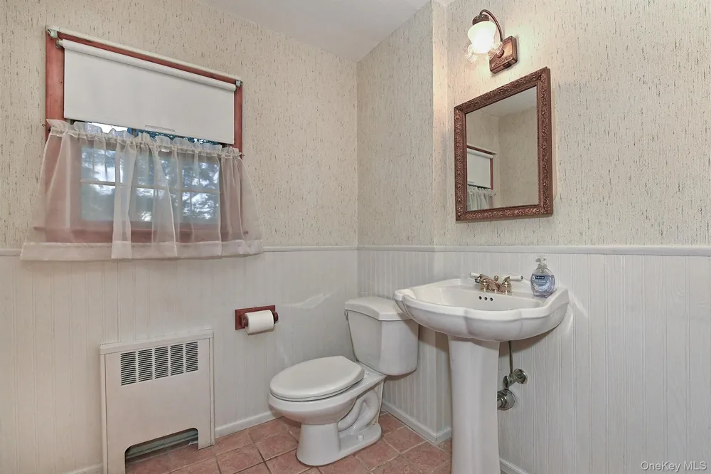 20 Brook Lane Smithtown, NY 11787