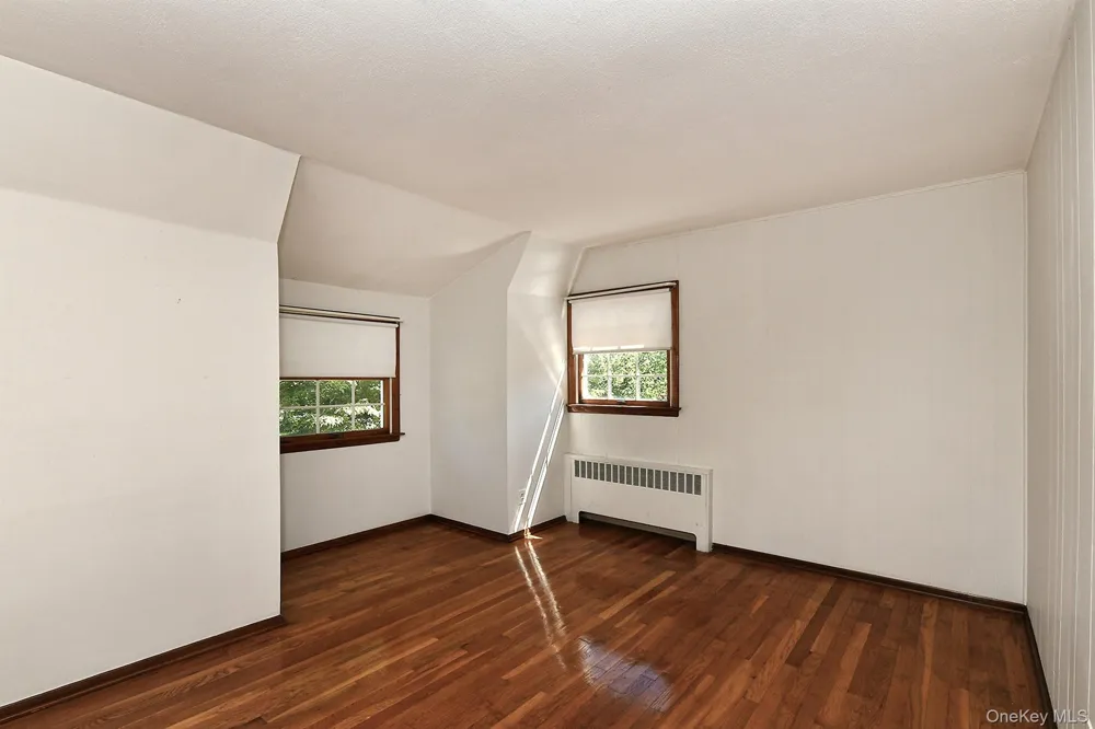 20 Brook Lane Smithtown, NY 11787