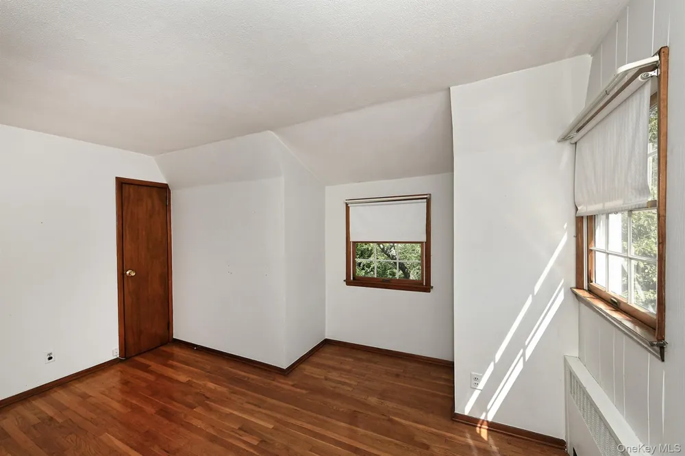 20 Brook Lane Smithtown, NY 11787