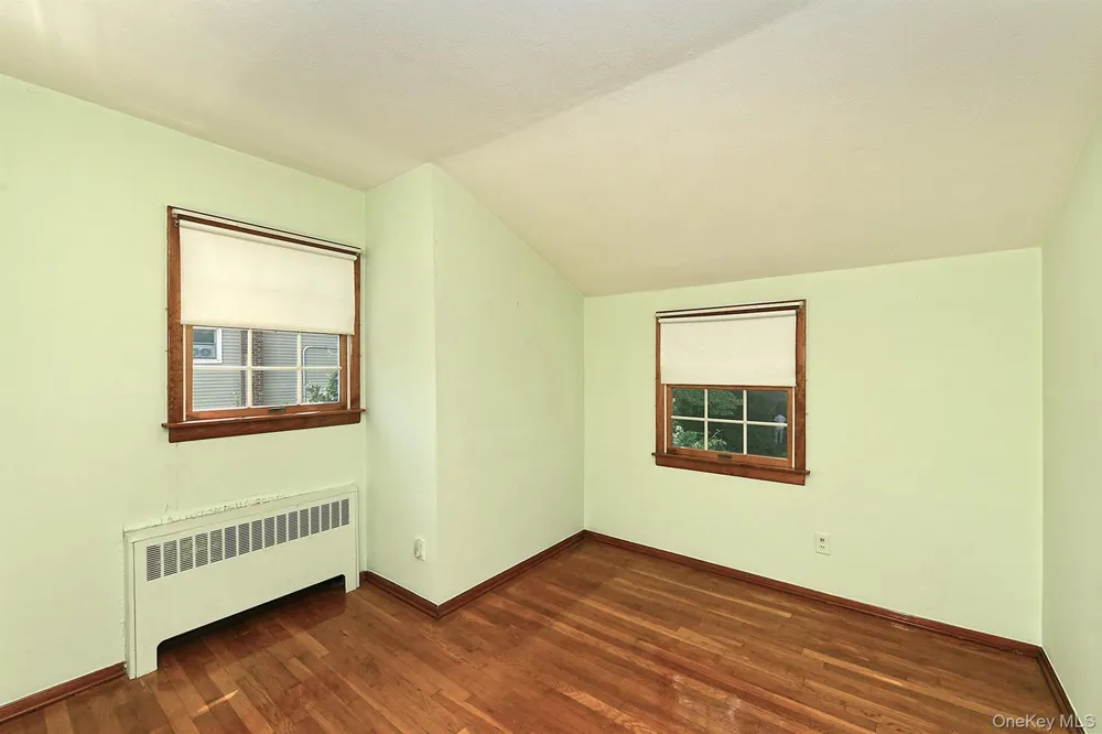 20 Brook Lane Smithtown, NY 11787
