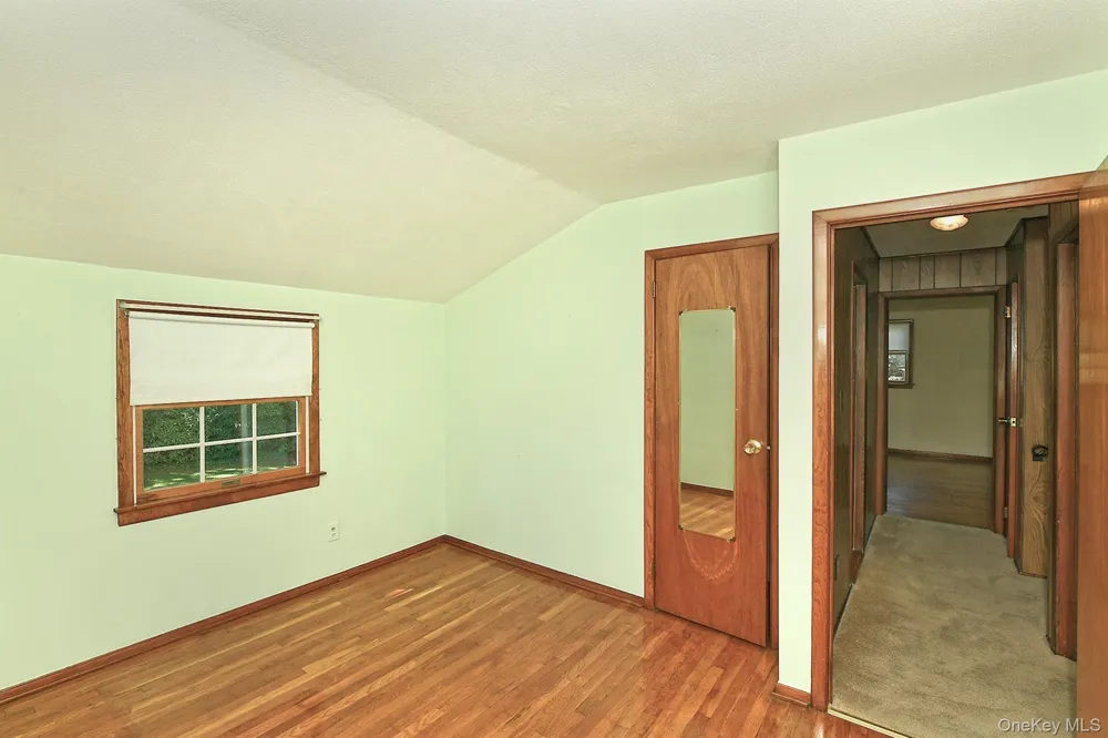 20 Brook Lane Smithtown, NY 11787