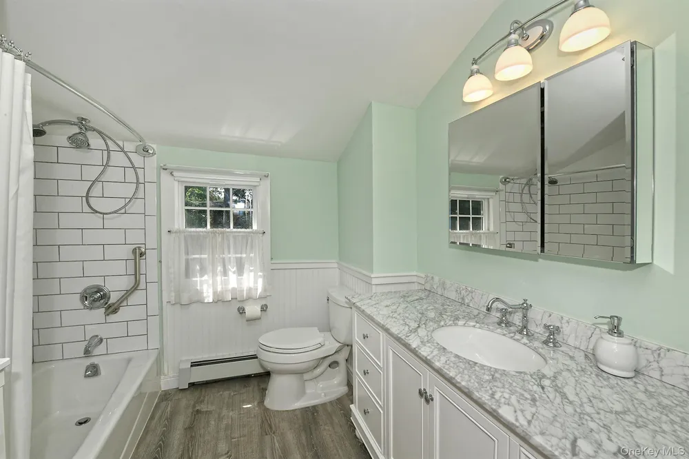 20 Brook Lane Smithtown, NY 11787