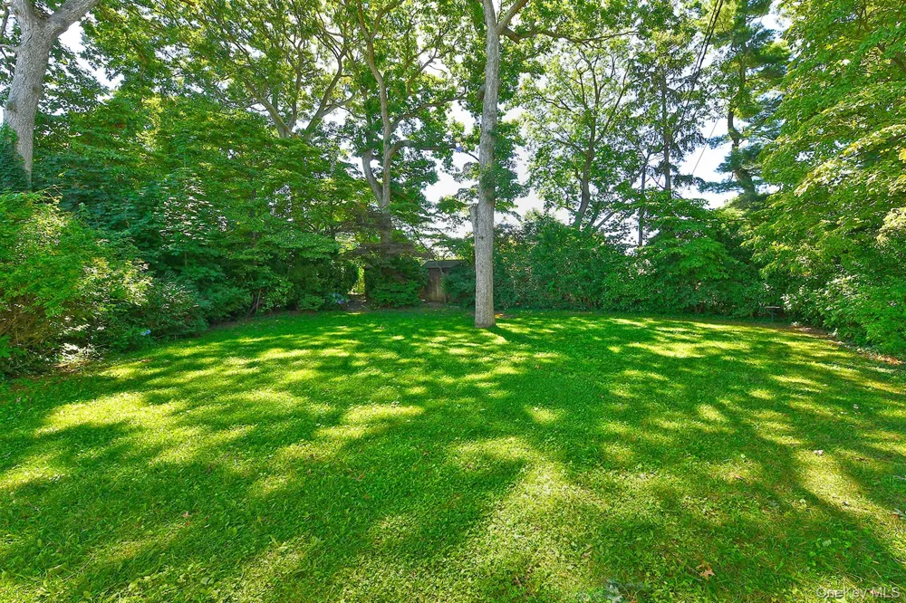 20 Brook Lane Smithtown, NY 11787