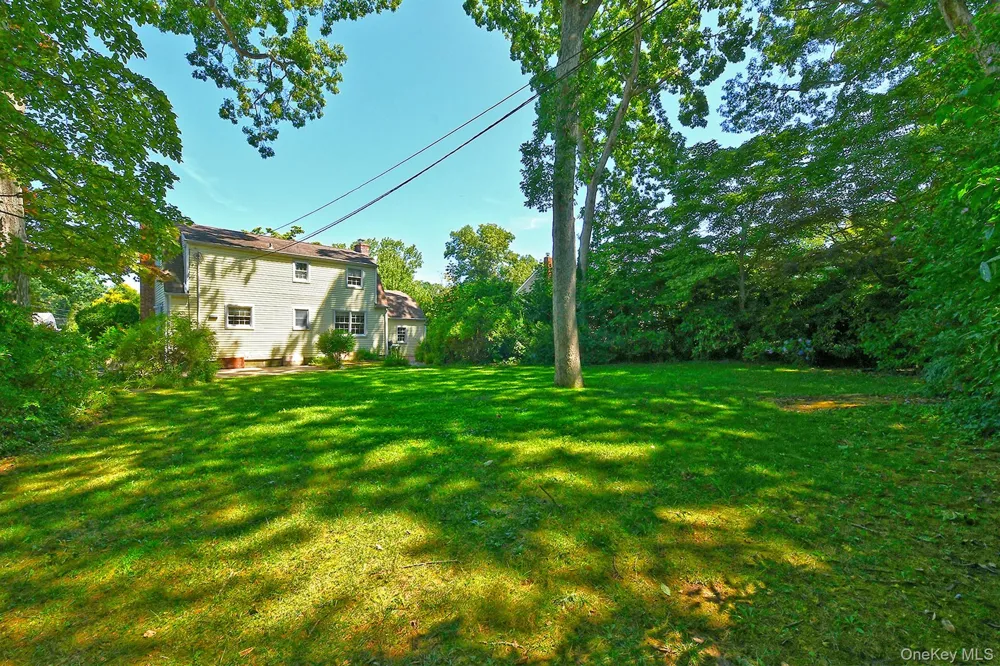 20 Brook Lane Smithtown, NY 11787