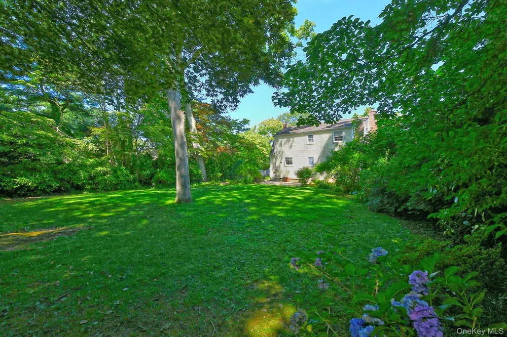 20 Brook Lane Smithtown, NY 11787
