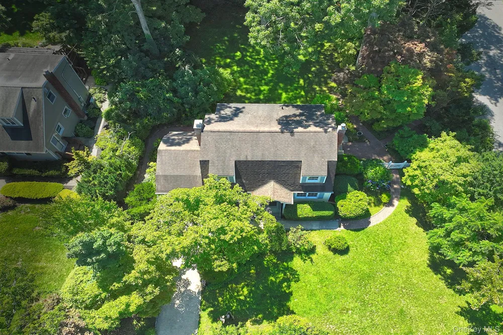20 Brook Lane Smithtown, NY 11787
