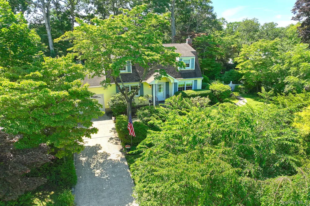 20 Brook Lane Smithtown, NY 11787