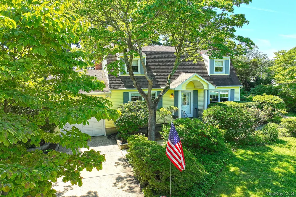 20 Brook Lane Smithtown, NY 11787