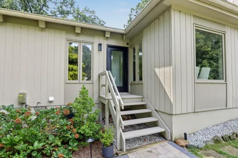 4 Leatherstocking Lane