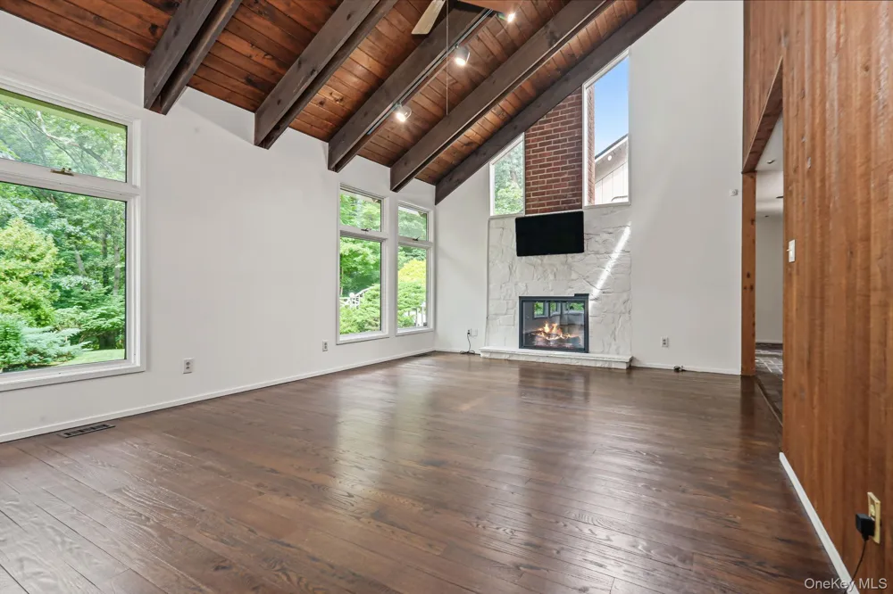4 Leatherstocking Lane Mamaroneck, NY 10543