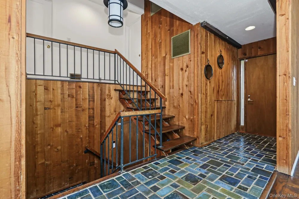 4 Leatherstocking Lane Mamaroneck, NY 10543