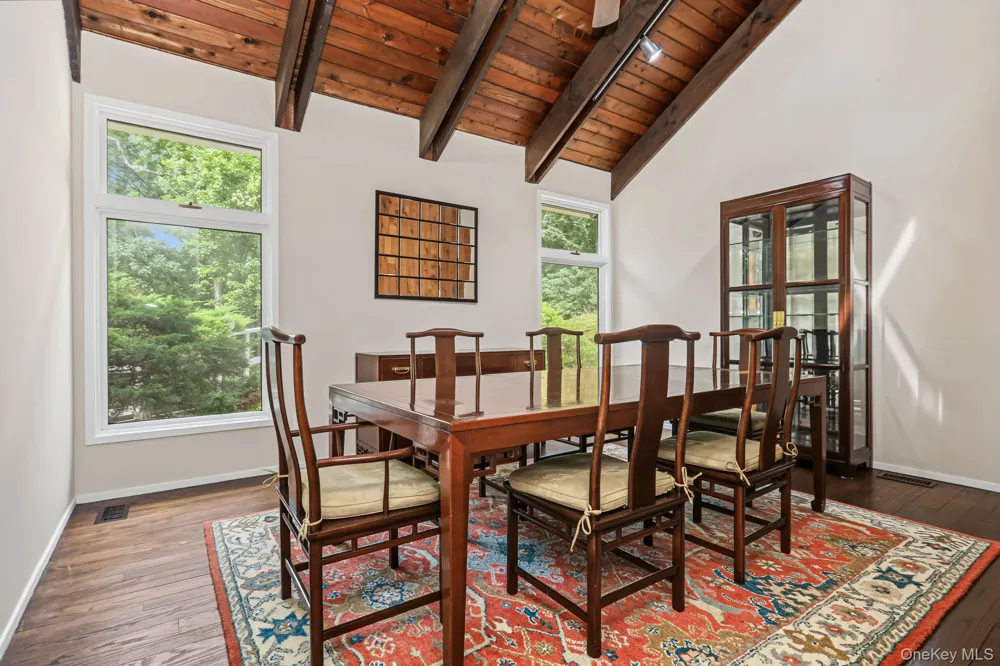 4 Leatherstocking Lane Mamaroneck, NY 10543