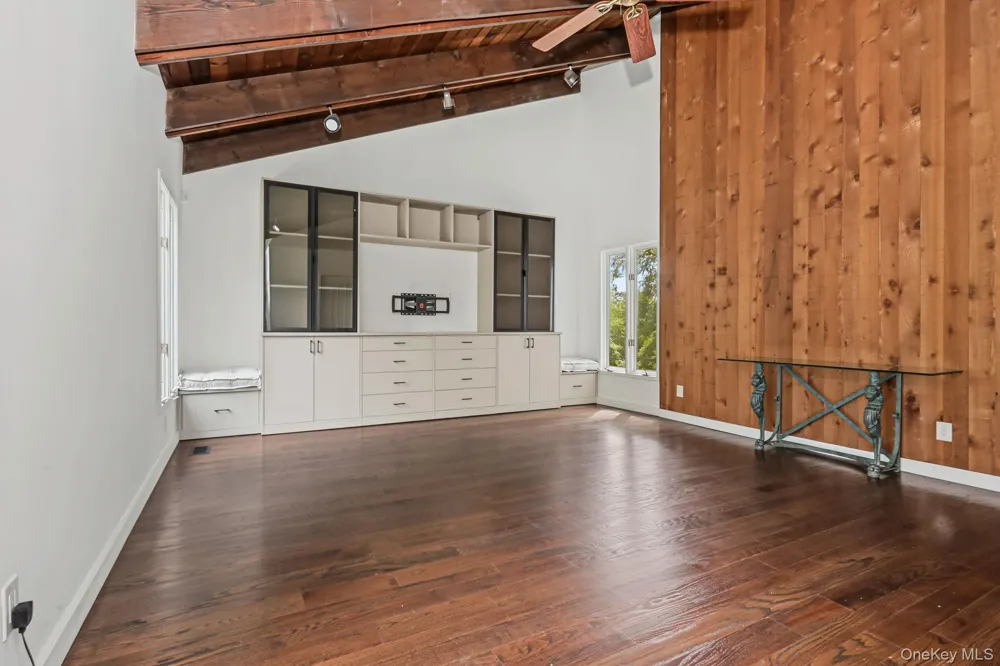 4 Leatherstocking Lane Mamaroneck, NY 10543