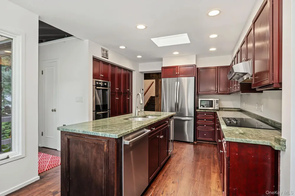 4 Leatherstocking Lane Mamaroneck, NY 10543