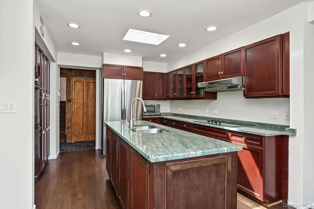 4 Leatherstocking Lane Mamaroneck, NY 10543
