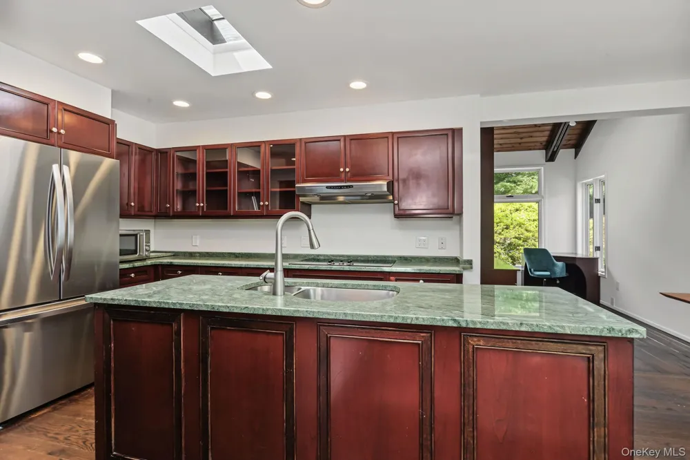 4 Leatherstocking Lane Mamaroneck, NY 10543