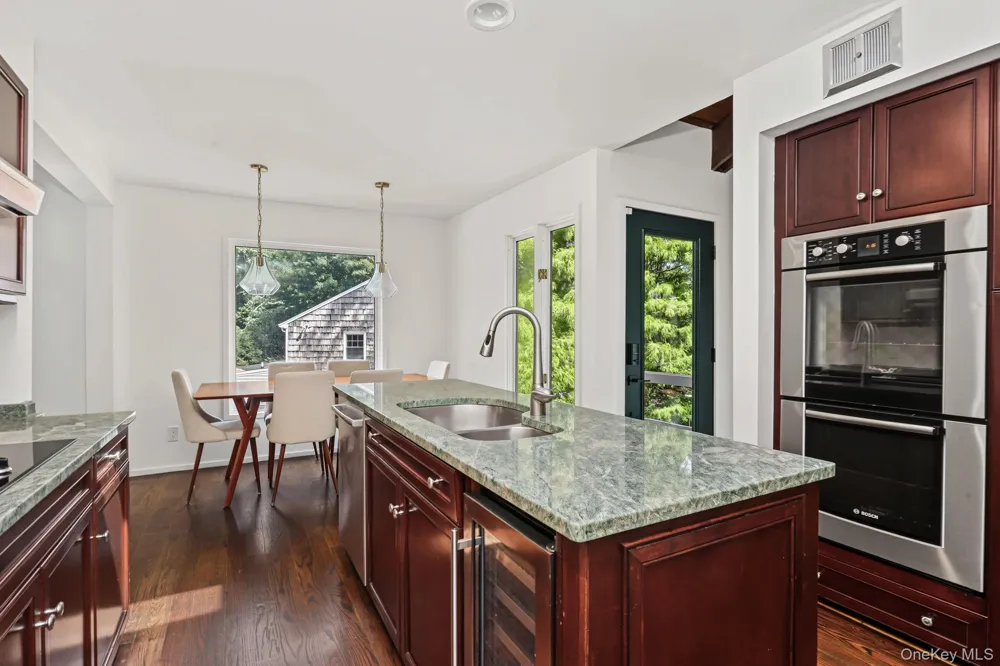 4 Leatherstocking Lane Mamaroneck, NY 10543
