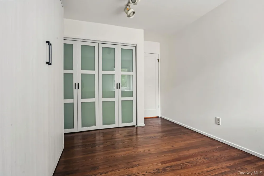 4 Leatherstocking Lane Mamaroneck, NY 10543