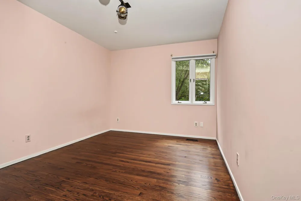 4 Leatherstocking Lane Mamaroneck, NY 10543