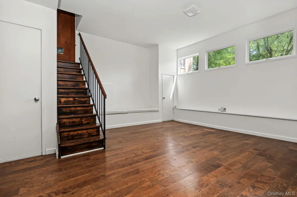 4 Leatherstocking Lane Mamaroneck, NY 10543