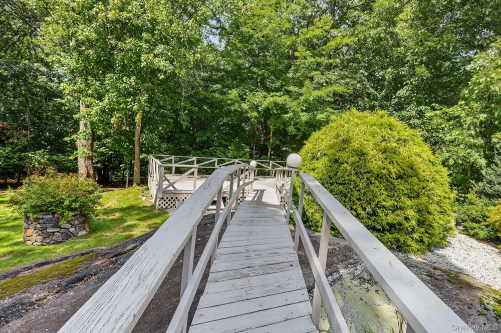 4 Leatherstocking Lane Mamaroneck, NY 10543