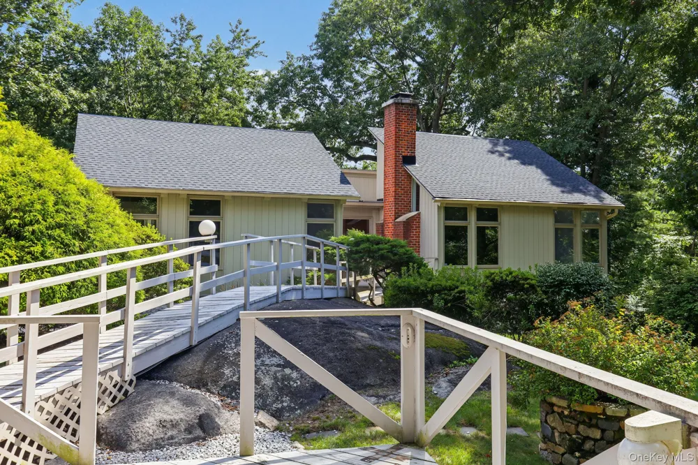 4 Leatherstocking Lane Mamaroneck, NY 10543