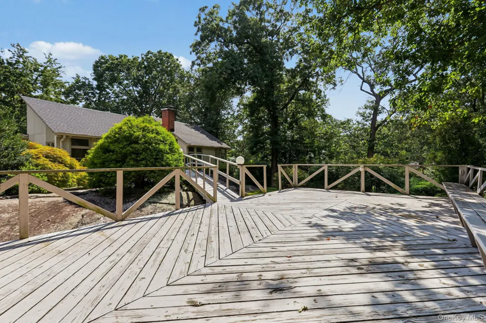 4 Leatherstocking Lane Mamaroneck, NY 10543