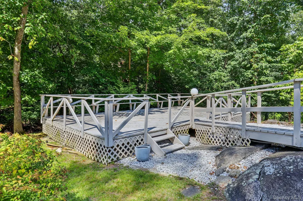 4 Leatherstocking Lane Mamaroneck, NY 10543