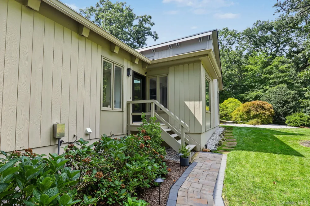 4 Leatherstocking Lane Mamaroneck, NY 10543