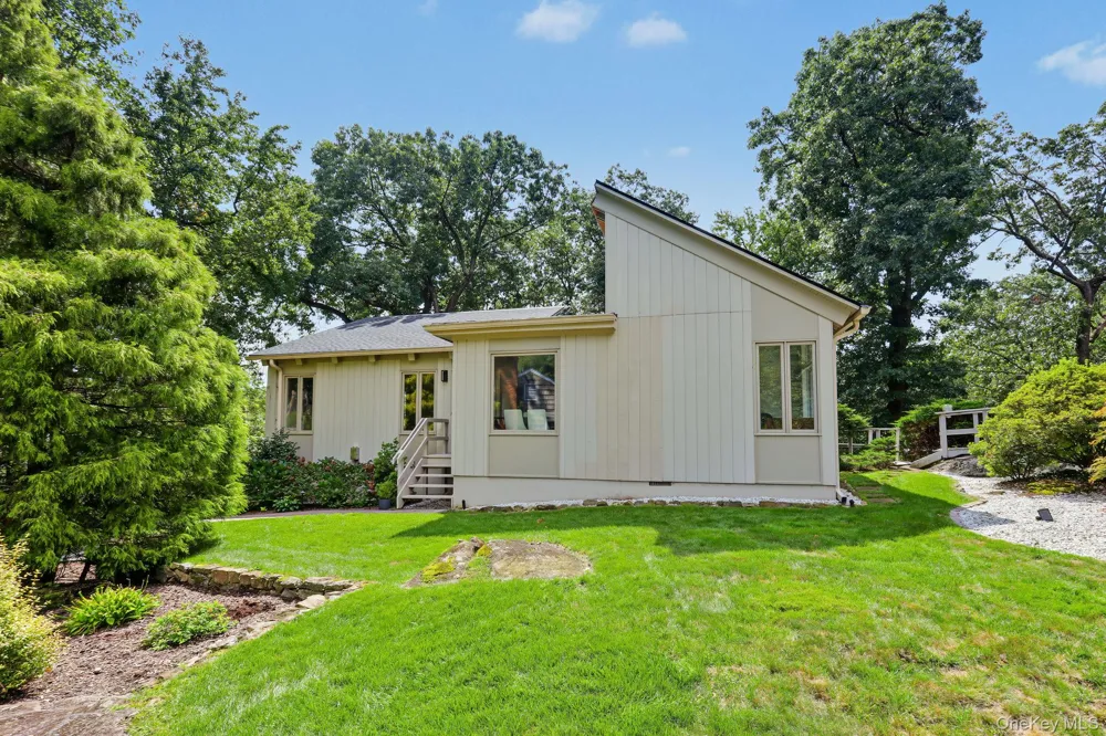 4 Leatherstocking Lane Mamaroneck, NY 10543