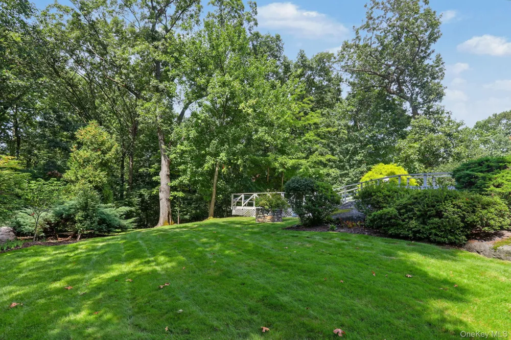 4 Leatherstocking Lane Mamaroneck, NY 10543