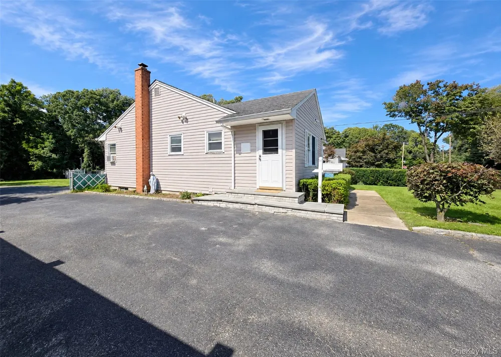80 Carroll Avenue Ronkonkoma, NY 11779