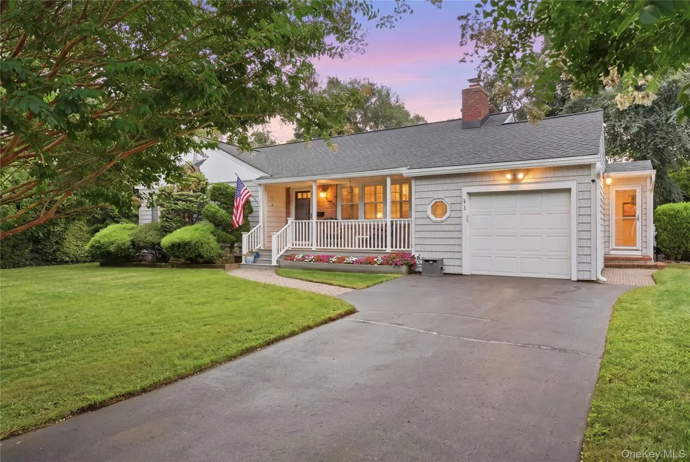 2 Baltic Place Amity Harbor, NY 11701